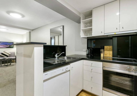 Walk To The MCG, The Tan, Botanic Gardens & Train - Mackay Tourism 1