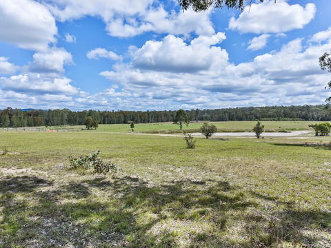Wallaby Cottage - Cute Accom In Bushland Setting - Mackay Tourism 3