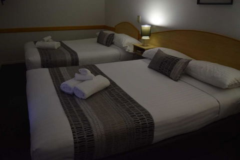Warwick Vines Motel - Mackay Tourism 3