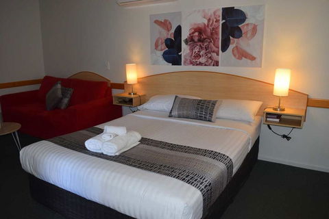 Warwick Vines Motel - Mackay Tourism 0