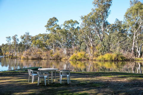 Water's Edge Bundalong - Mackay Tourism 2