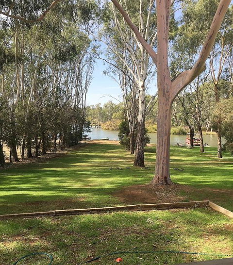 Water's Edge Bundalong - Mackay Tourism 3