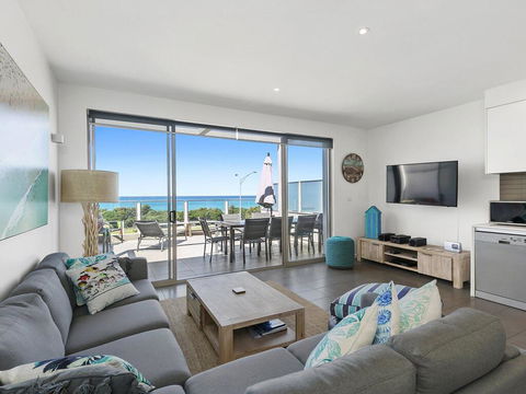 WATERFRONT SEVEN - In The Heart Of Lorne - Mackay Tourism 3
