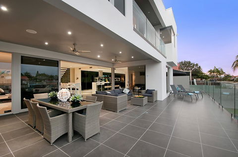 Waterfront Splendour - Mackay Tourism 0