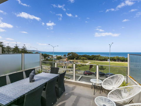 WATERFRONT THREE- In The Heart Of Lorne - Mackay Tourism 0