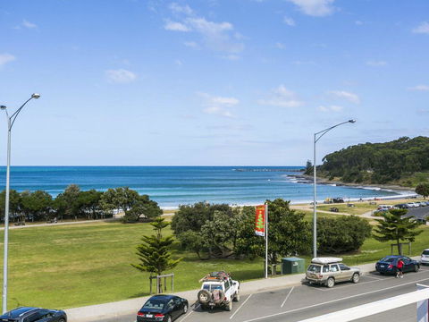WATERFRONT THREE- In The Heart Of Lorne - Mackay Tourism 2