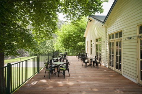 Oscar\'s On The Yarra - Mackay Tourism 9