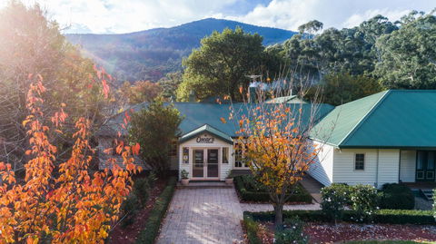 Oscar\'s On The Yarra - Mackay Tourism 1
