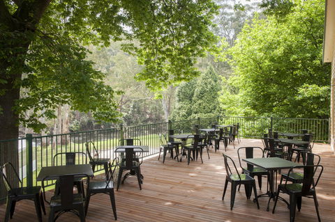 Oscar\'s On The Yarra - Mackay Tourism 7