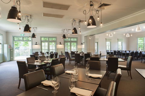 Oscar\'s On The Yarra - Mackay Tourism 17