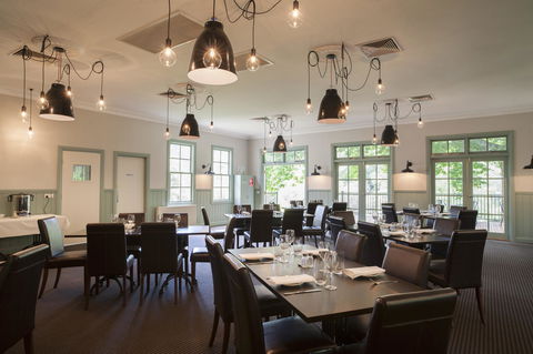 Oscar\'s On The Yarra - Mackay Tourism 5