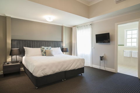 Oscar\'s On The Yarra - Mackay Tourism 2