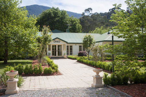 Oscar\'s On The Yarra - Mackay Tourism 0