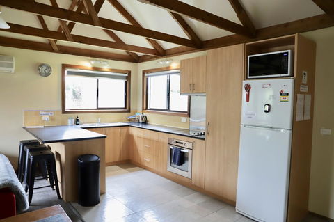Red Ceder Cottage - Great Ocean Road - Port Campbell - Mackay Tourism 11