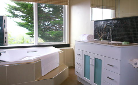 Beautiful View House - Mackay Tourism 14