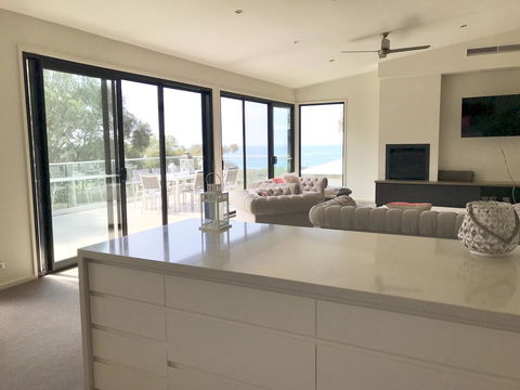 Lorne Sea View Terrace House - Mackay Tourism 25