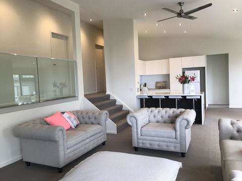 Lorne Sea View Terrace House - Mackay Tourism 0