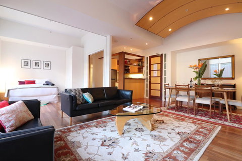 Majorca Magic On Flinders Lane - Rejuvenate Stays - Mackay Tourism 1