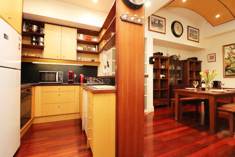 Majorca Magic On Flinders Lane - Rejuvenate Stays - Mackay Tourism 31