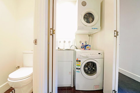 Majorca Magic On Flinders Lane - Rejuvenate Stays - Mackay Tourism 18