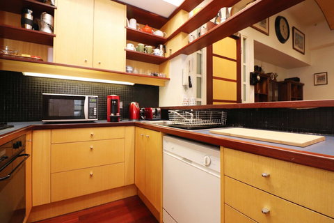 Majorca Magic On Flinders Lane - Rejuvenate Stays - Mackay Tourism 32