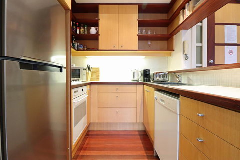 Majorca Magic On Flinders Lane - Rejuvenate Stays - Mackay Tourism 10