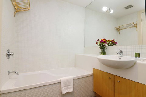 Majorca Magic On Flinders Lane - Rejuvenate Stays - Mackay Tourism 37