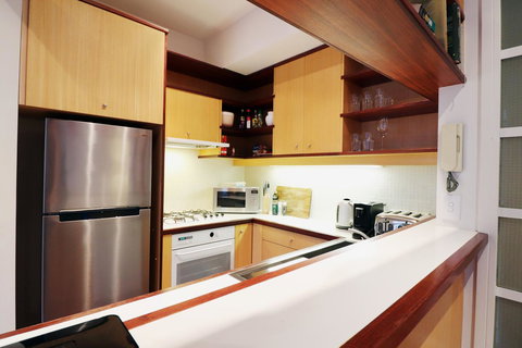 Majorca Magic On Flinders Lane - Rejuvenate Stays - Mackay Tourism 11