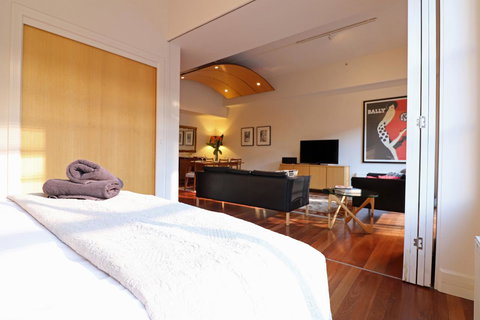 Majorca Magic On Flinders Lane - Rejuvenate Stays - Mackay Tourism 2