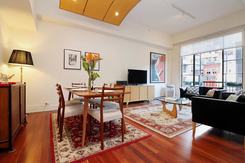 Majorca Magic On Flinders Lane - Rejuvenate Stays - Mackay Tourism 0