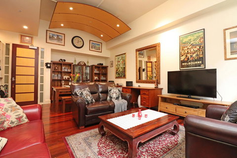 Majorca Magic On Flinders Lane - Rejuvenate Stays - Mackay Tourism 26