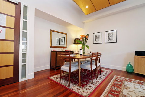 Majorca Magic On Flinders Lane - Rejuvenate Stays - Mackay Tourism 5