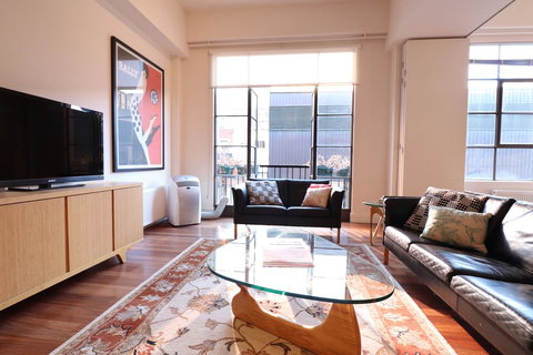 Majorca Magic On Flinders Lane - Rejuvenate Stays - Mackay Tourism 3