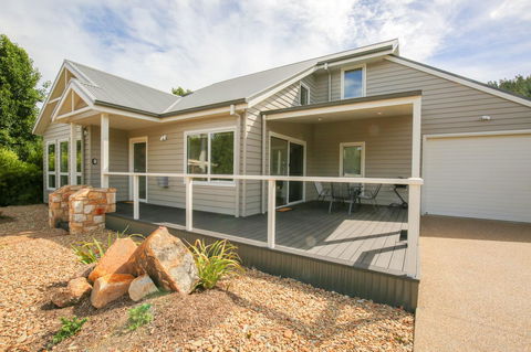 Amber Mist Villa Two - Mackay Tourism 5