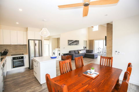 Amber Mist Villa Two - Mackay Tourism 15