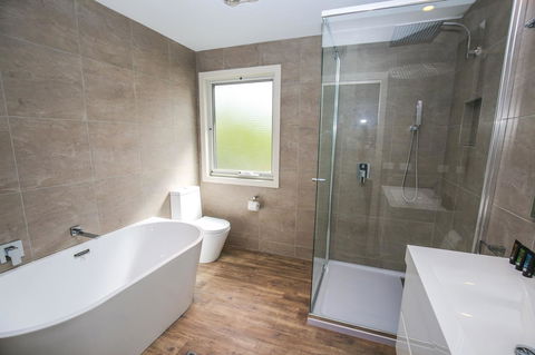 Amber Mist Villa Two - Mackay Tourism 3