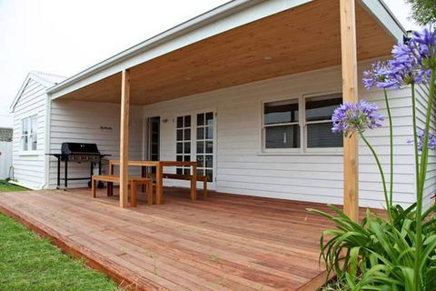 Sorrento Beach Cottages No. 2 - In The Heart Of Sorrento - Mackay Tourism 3