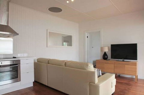 Sorrento Beach Cottages No. 2 - In The Heart Of Sorrento - Mackay Tourism 6