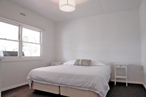 Sorrento Beach Cottages No. 2 - In The Heart Of Sorrento - Mackay Tourism 1