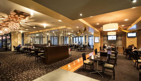 Nightcap At Excelsior Hotel - Mackay Tourism 31