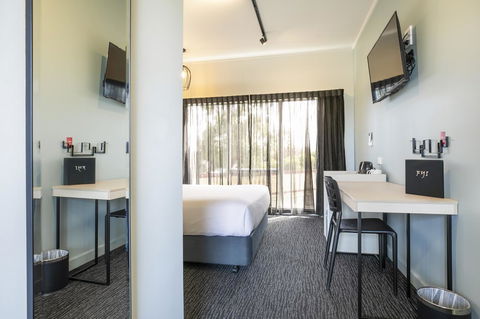 Nightcap At Excelsior Hotel - Mackay Tourism 20