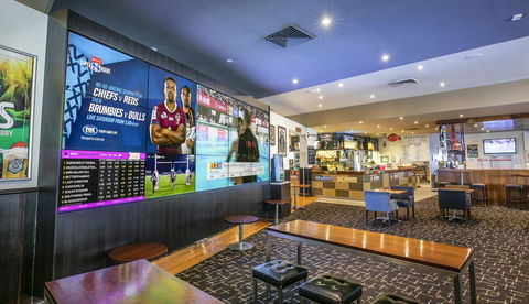 Nightcap At Excelsior Hotel - Mackay Tourism 8