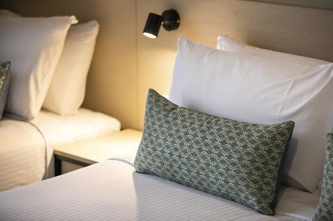 Nightcap At Excelsior Hotel - Mackay Tourism 27