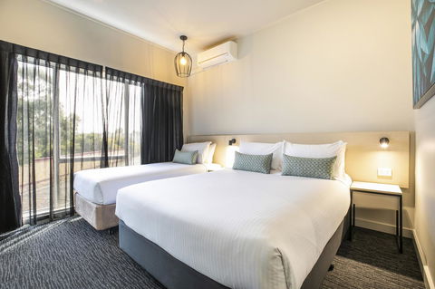 Nightcap At Excelsior Hotel - Mackay Tourism 0