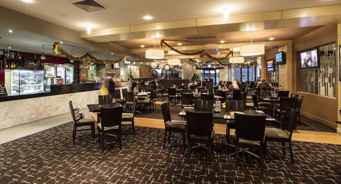 Nightcap At Excelsior Hotel - Mackay Tourism 33