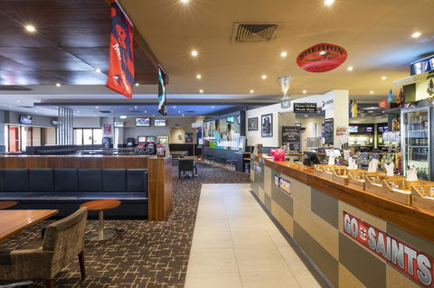 Nightcap At Excelsior Hotel - Mackay Tourism 7
