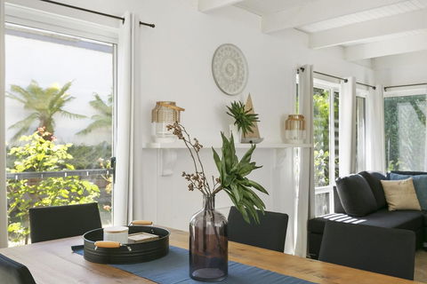 Mysa Anglesea Sleeps 7 WiFi SmartTV Cafes Shops - Mackay Tourism 1