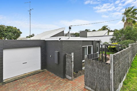Mysa Anglesea Sleeps 7 WiFi SmartTV Cafes Shops - Mackay Tourism 14