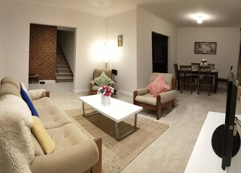 The Gallery Hours - Mackay Tourism 10