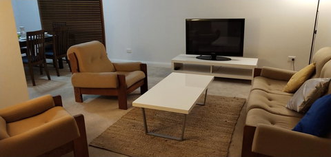 The Gallery Hours - Mackay Tourism 9